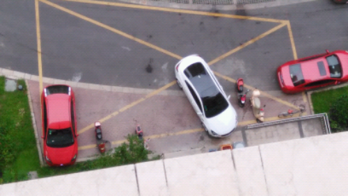 小区里消防通道停车归谁管