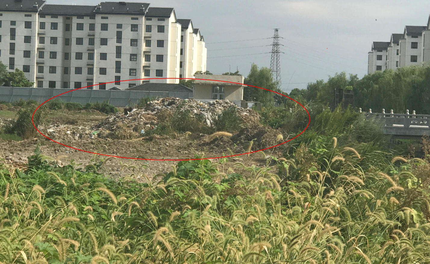 投诉3次吴江横扇滨江名苑小区物业掩埋3年生