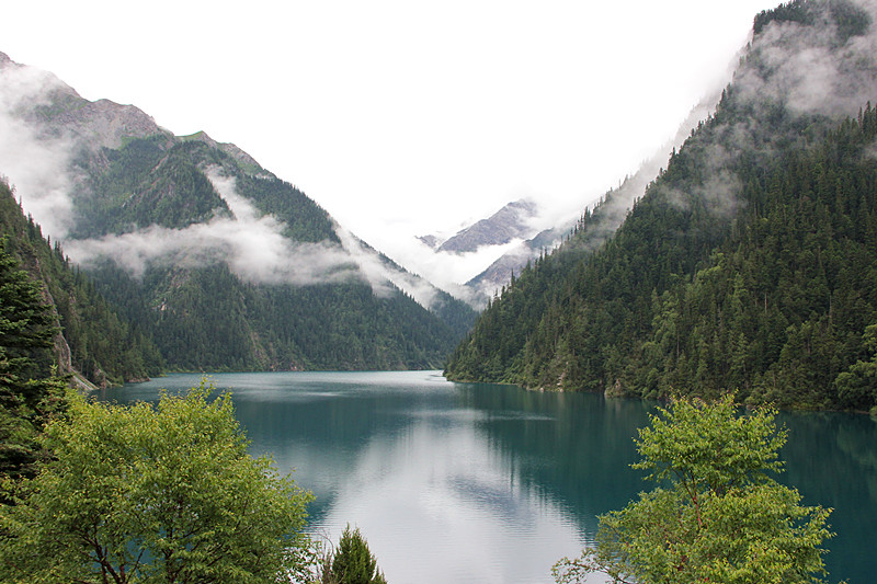 猜成语气下面有山有水_看图猜成语