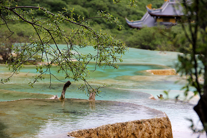 猜成语气下面有山有水_看图猜成语