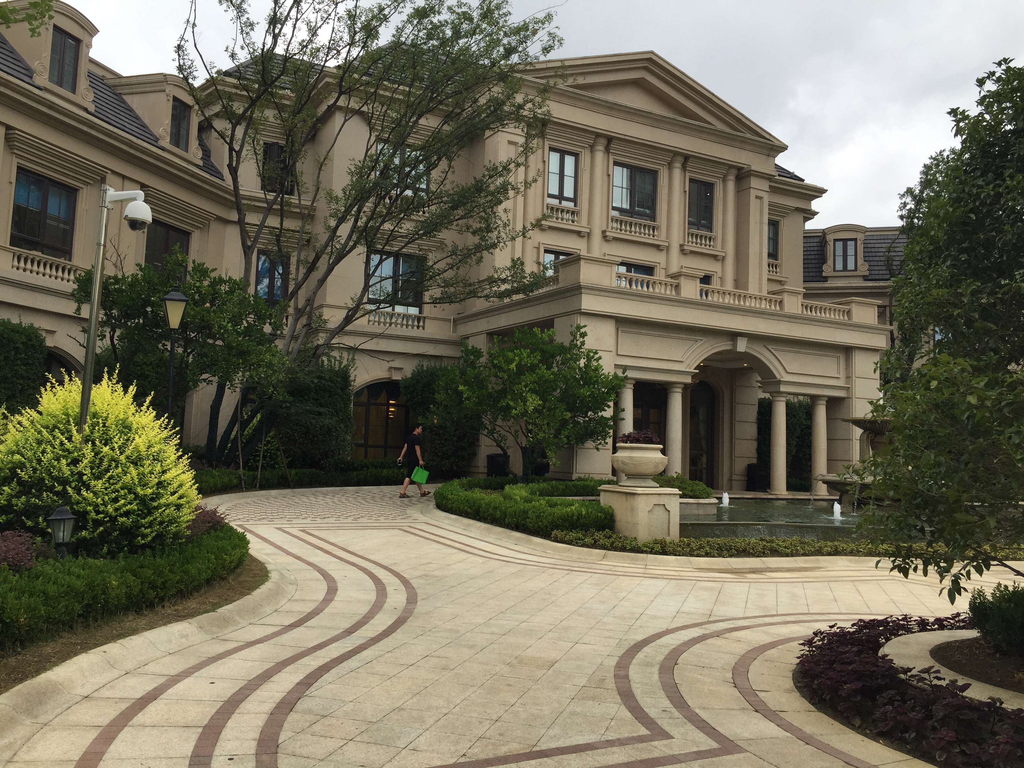 【枫丹壹号】2018-8-12 一期竣工收尾,小区绿化和基础工程.