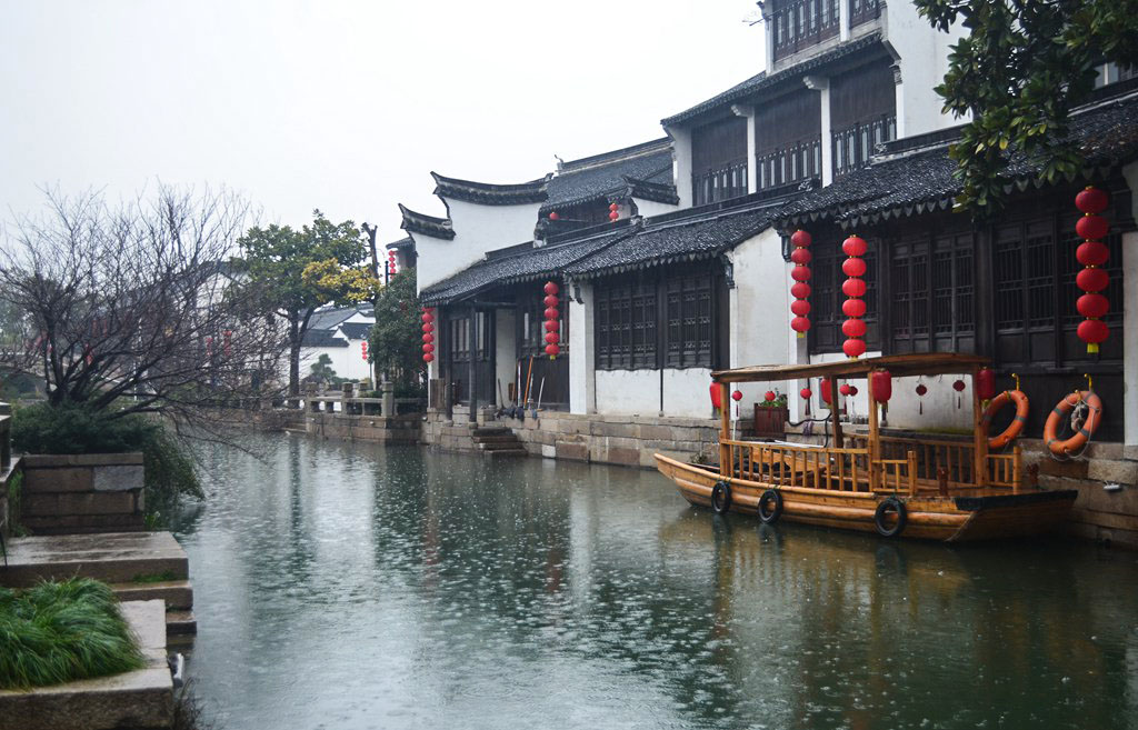 江南古镇早春雨绵绵