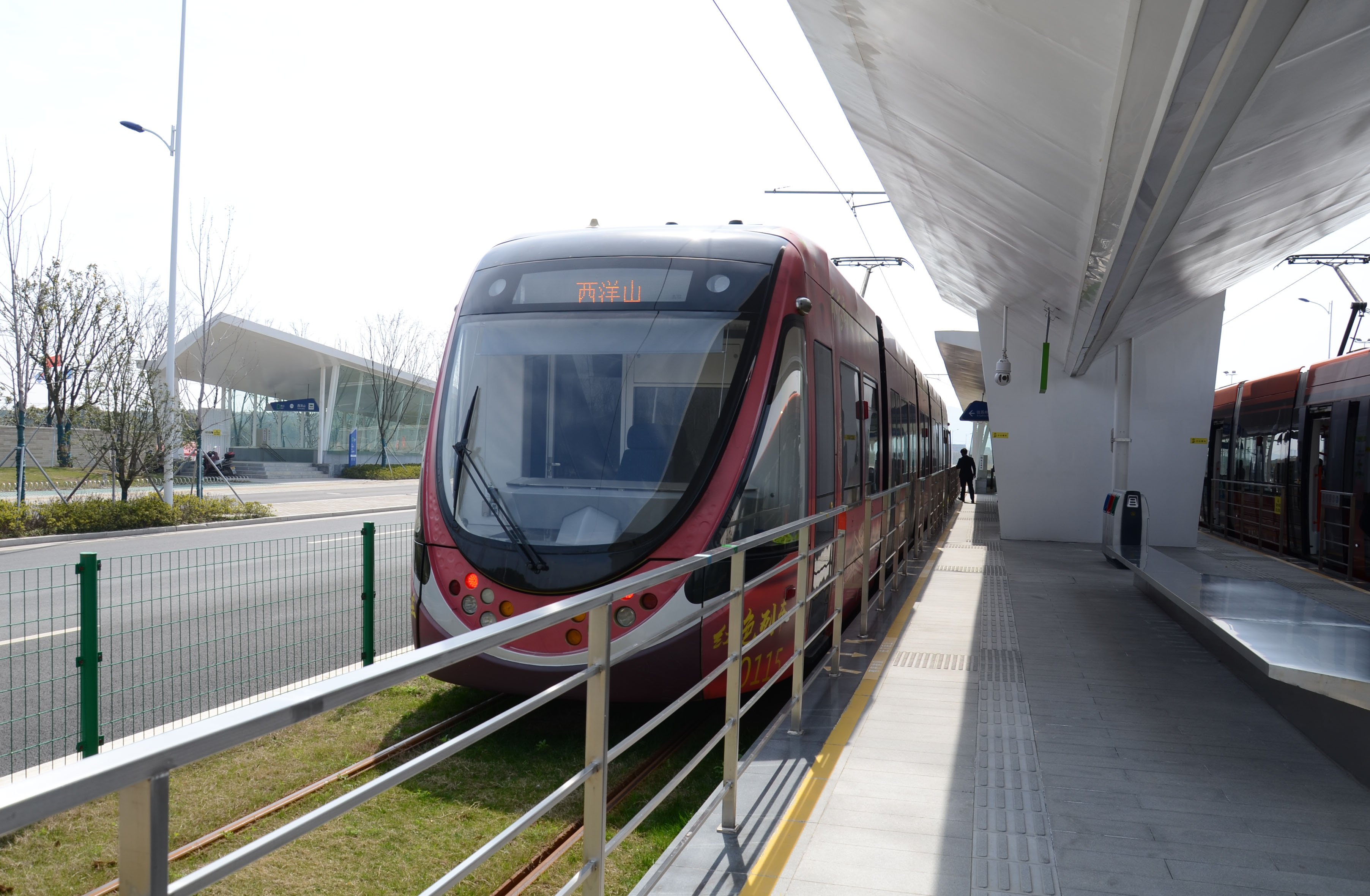 今天去苏州乘了趟有电轨电车真的不错