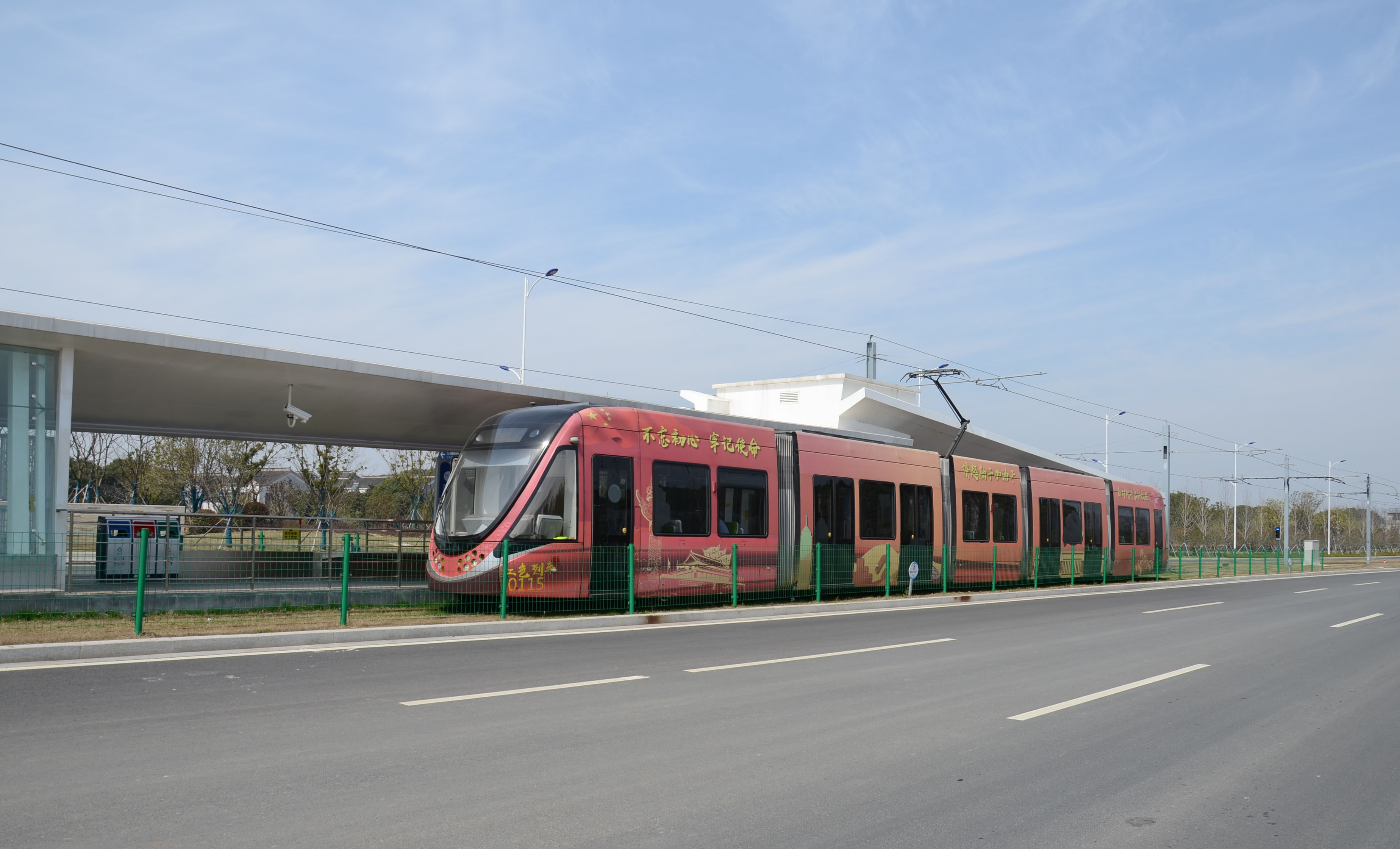 今天去苏州乘了趟有电轨电车真的不错