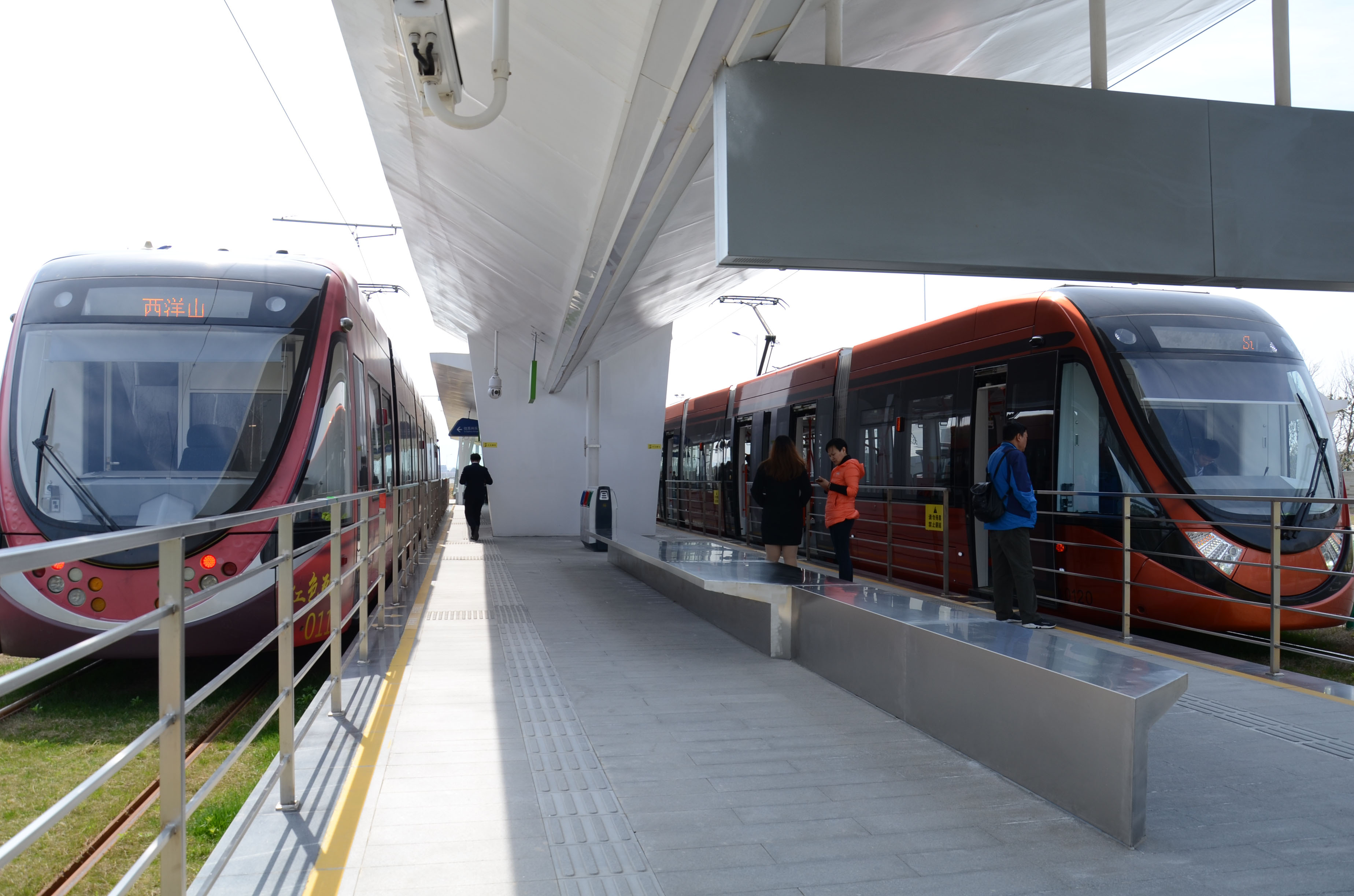 今天去苏州乘了趟有电轨电车真的不错