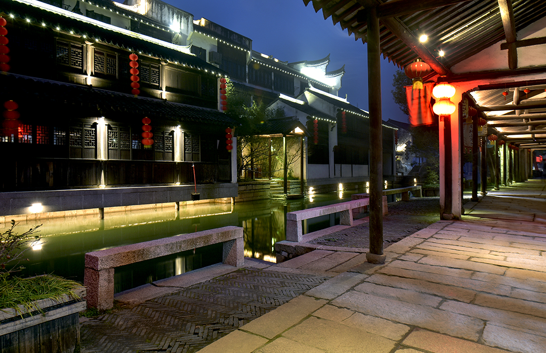 黎里开发乱生像二十八夜色很美九点过后如鬼镇