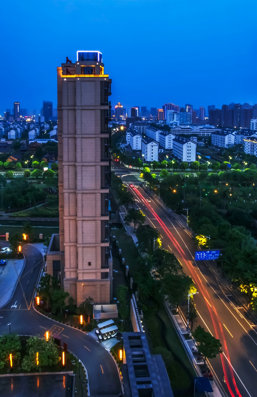 当夜幕悄悄降临的时候