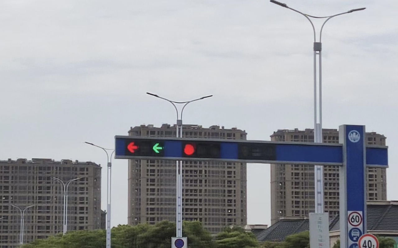 这左转灯我到底是转还是不转