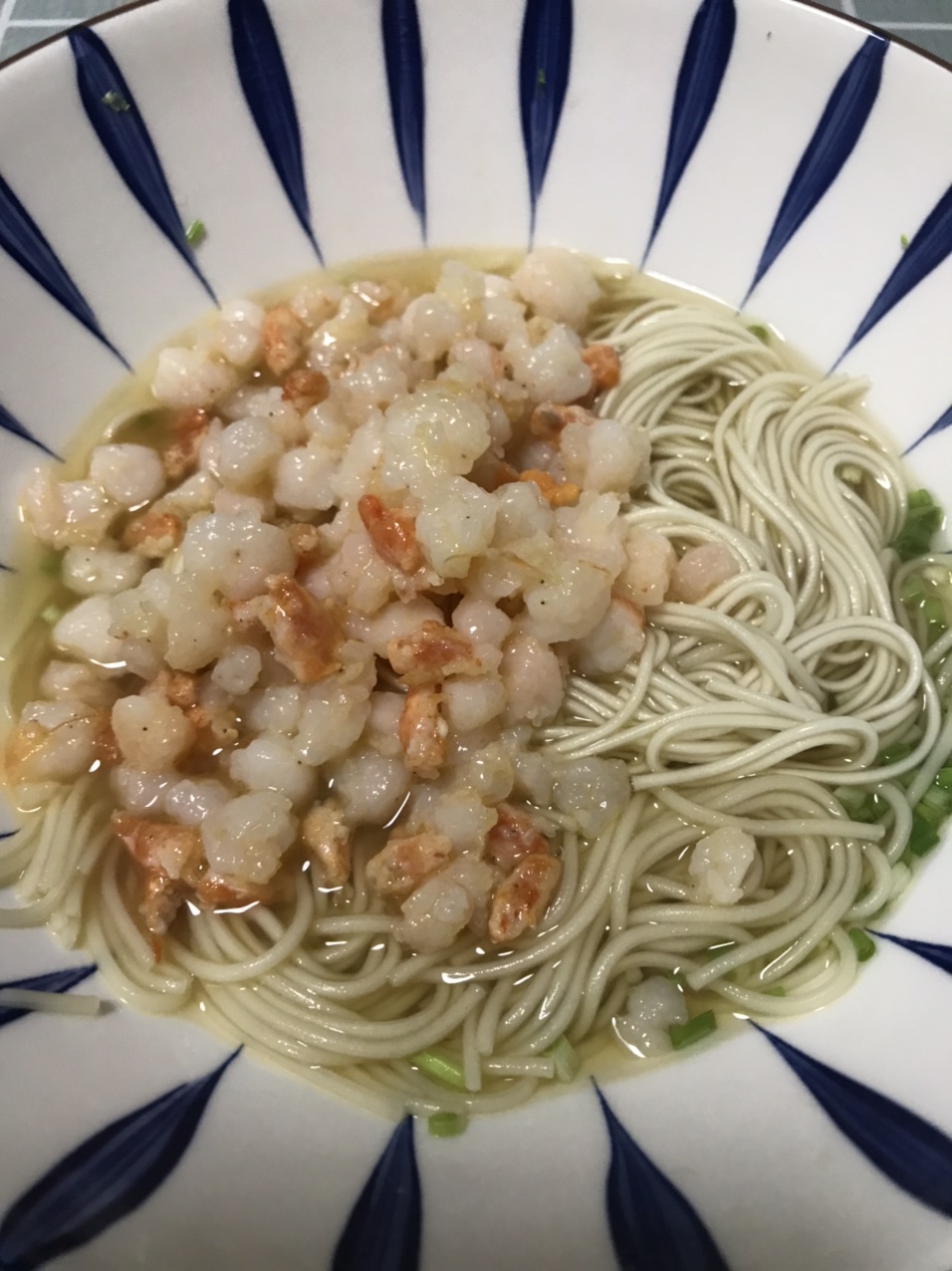 最近河虾大量上市,做一个简版双虾面