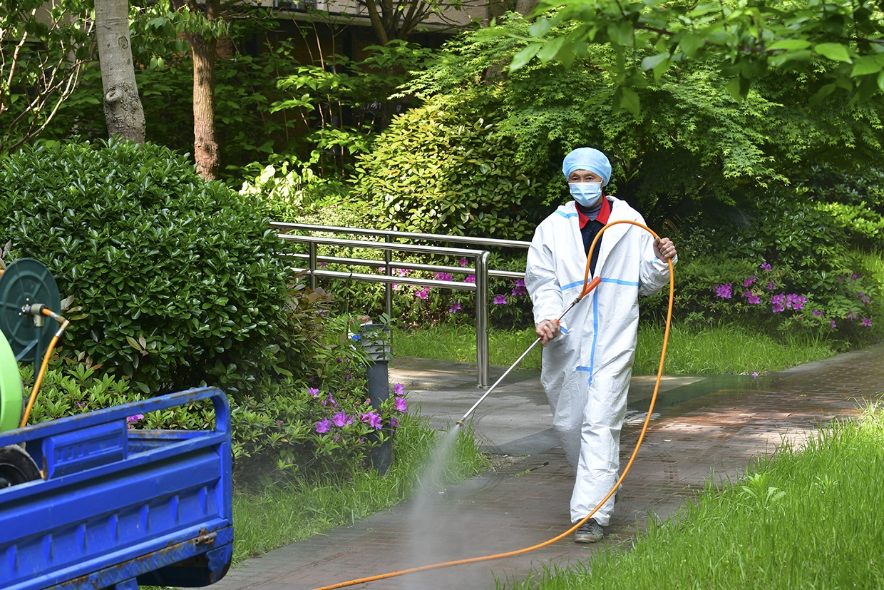共同抗疫公共区域进行病虫害蚊虫消杀工作