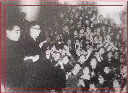 1957年1月周总理访问莫斯科大学时，亲切会见留学生，右下角第一人是凌秋明.jpg