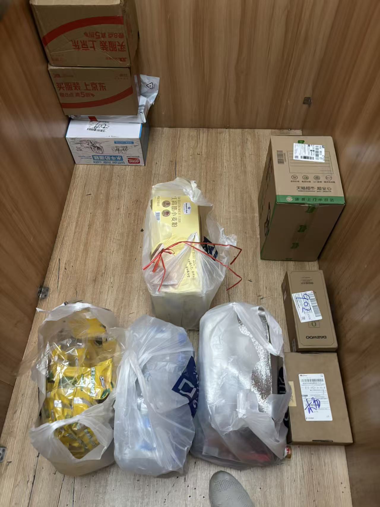 锦源电梯内部