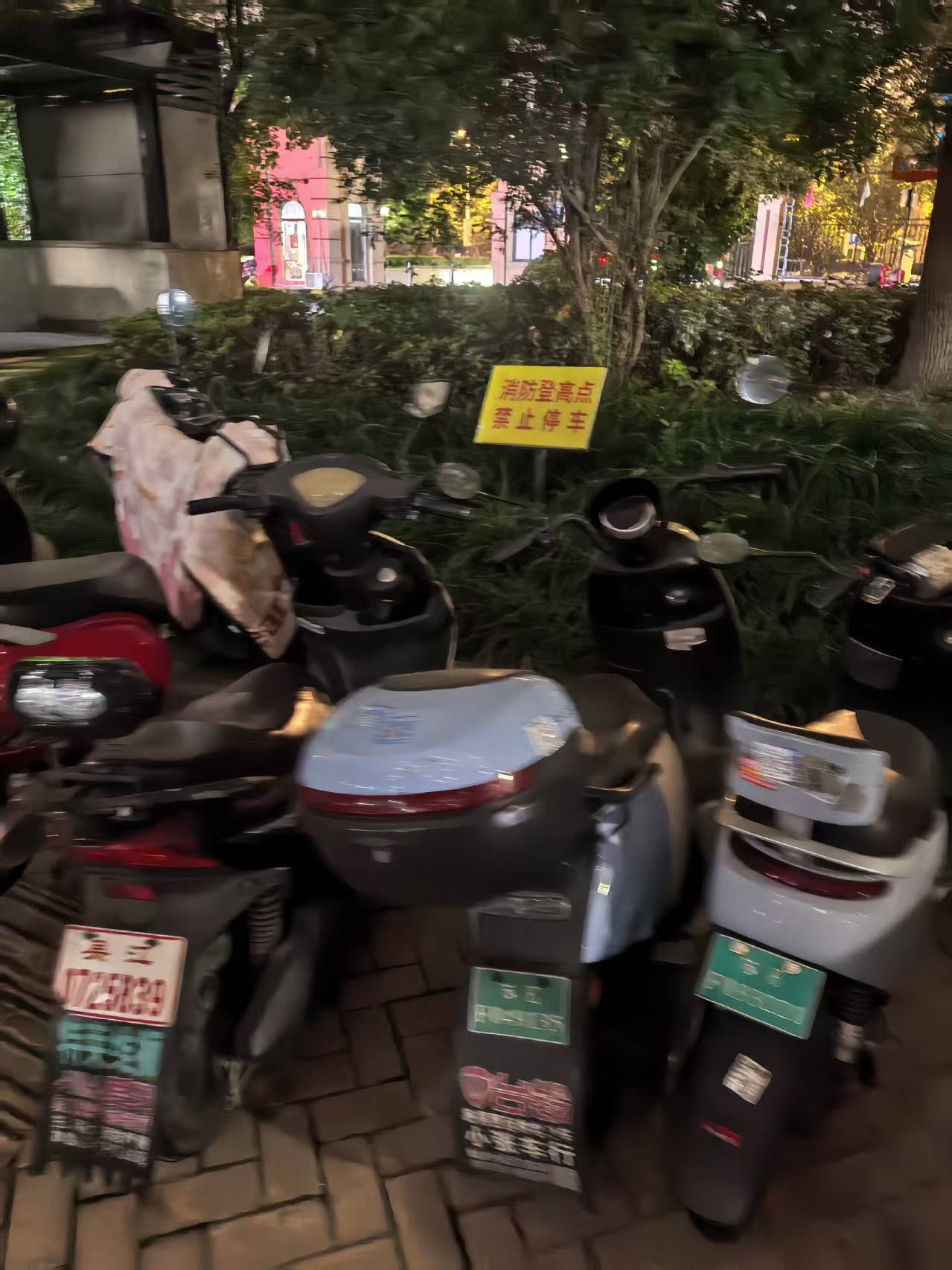 占用消防登高点