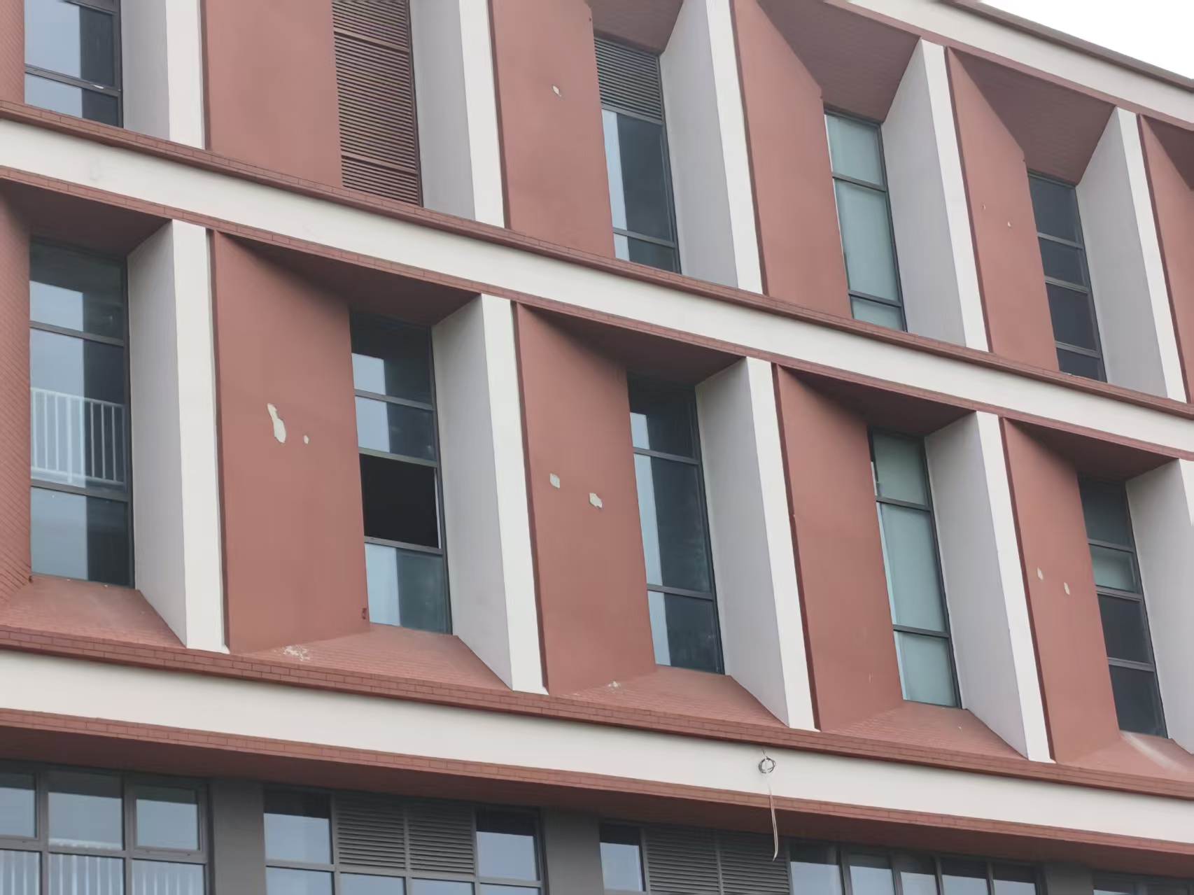 未验收就已脱皮