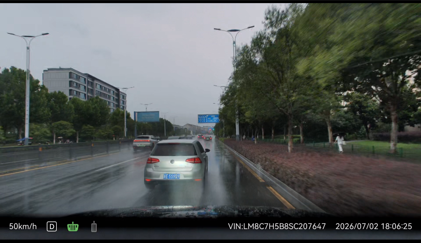 01违法车辆苏E5S9Q9驶入右转车道