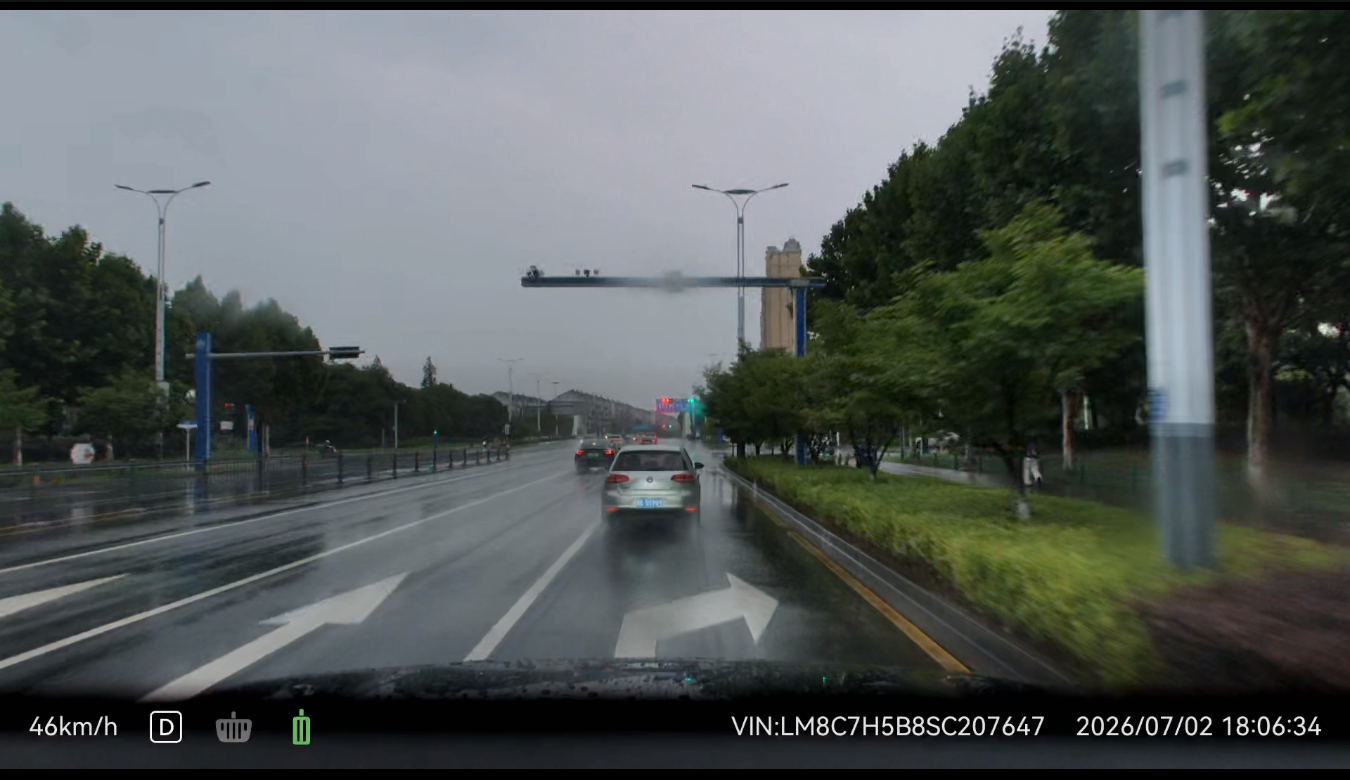 03违法车辆苏E5S9Q9即将驶入路口