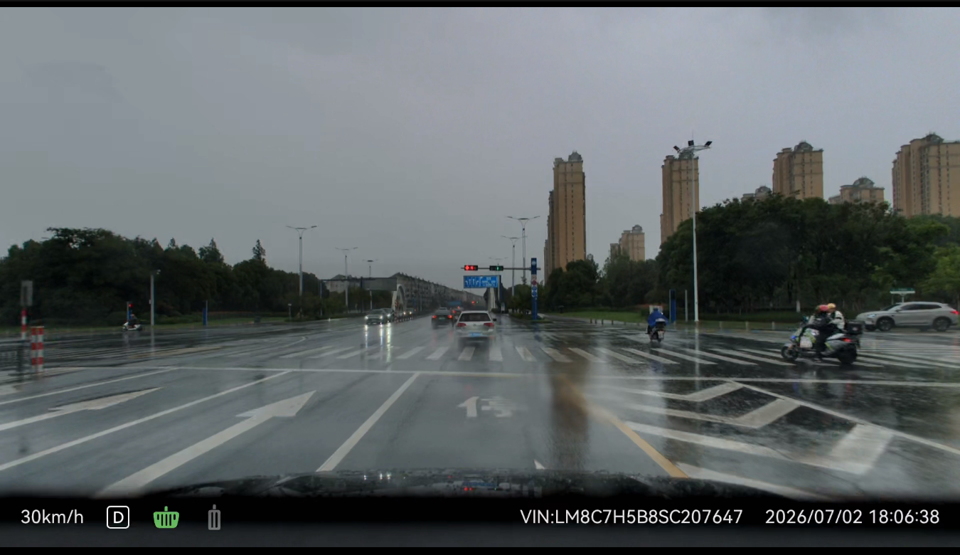 04违法车辆苏E5S9Q9由右转车道直行驶入路口