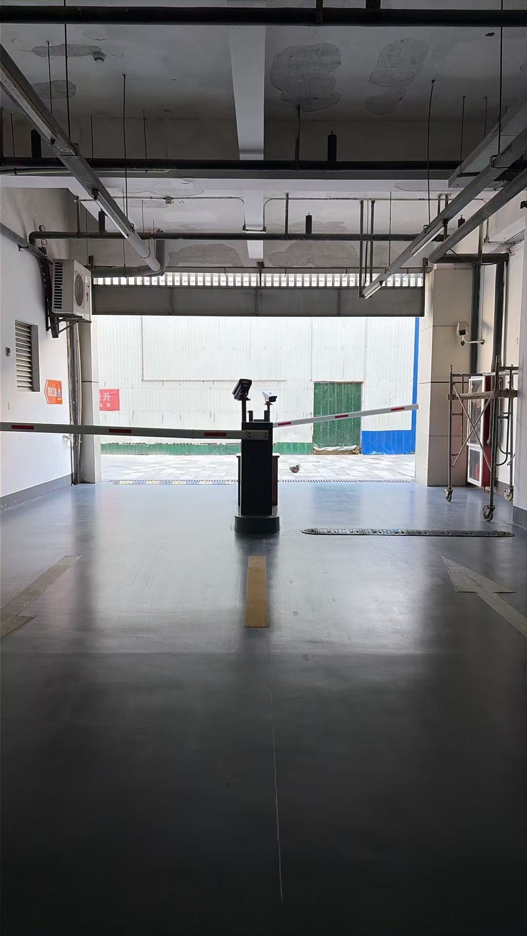 车库出入口无法正常通行