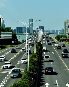 繁忙的苏震桃公路