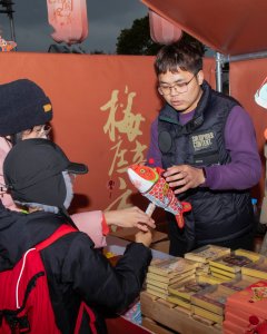 妈妈镜头下：孩子与他的第一尾非遗魚灯