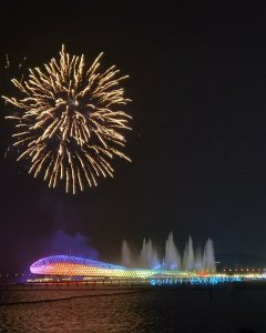 夜晚的美丽，不仅在于璀璨的星夜，更在于思绪的朦胧