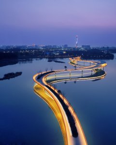 夜色慢行桥