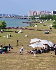 河边扎营、清风入梦