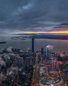 初夏雨夜的苏州湾